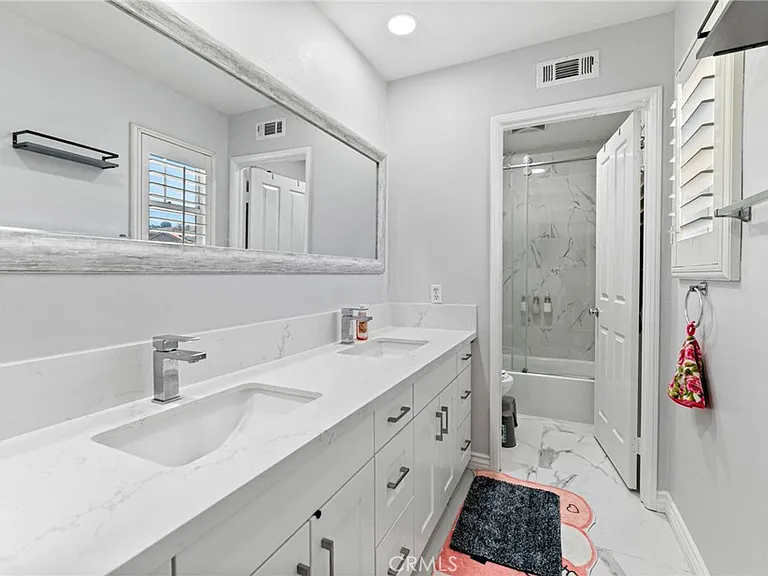 15881 Madelyn Ct — Photo 34