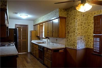 4th image of 700 Hillcrest Ct