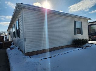 19795 Wildwood Ln, Gibraltar, MI 48173