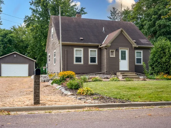 305 W Minnesota St, Le Center, MN 56057