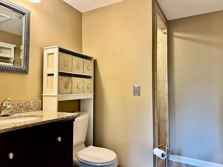 214 London Ln — Photo 29