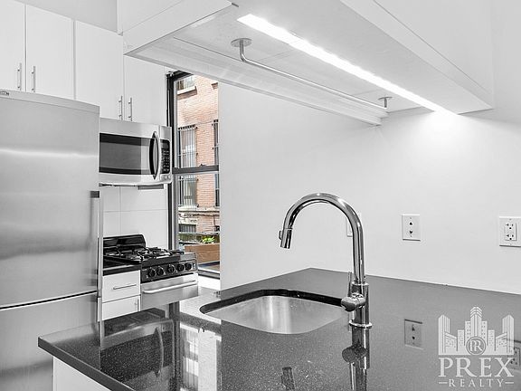 3rd image of 227 Waverly Pl #1EE