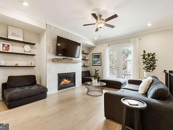 3rd image of 884 Mayfield Rd