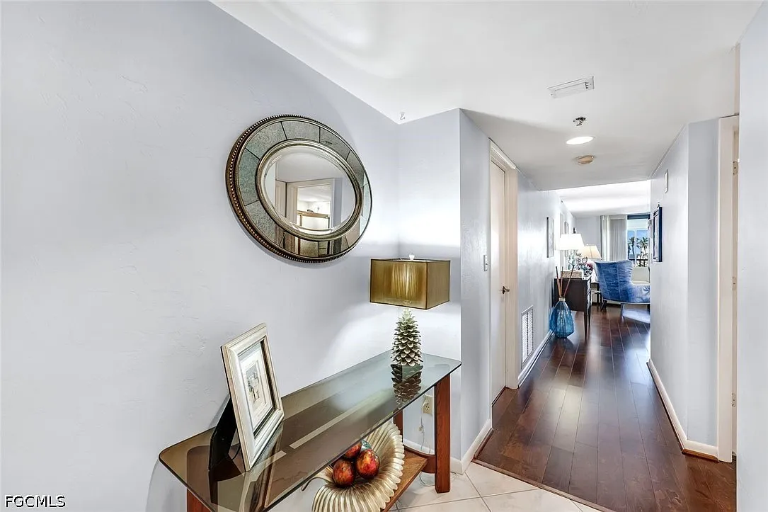 2 bed, 2.0 bath, 1345 sqft, $8,500 — Photo 4