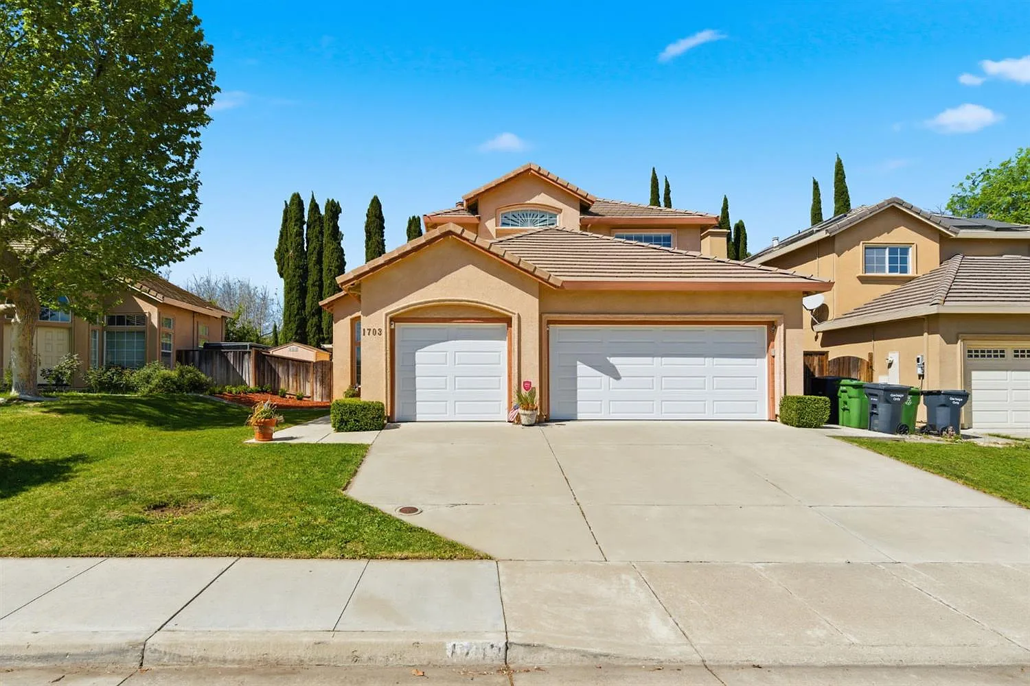 1703 Egret Dr photo 1