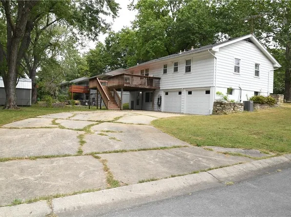 13218 Craig Ave, Grandview, MO 64030