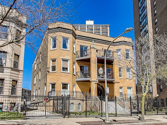 2nd image of 834 W Belle Plaine Ave Unit 3W