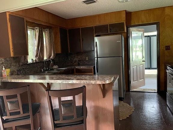 5th image of 411 Avenue G