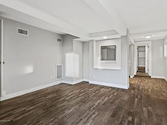 4th image of 2176 1/2 Argyle Ave