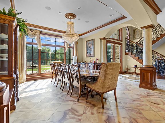 5th image of 501 N Highland Dr