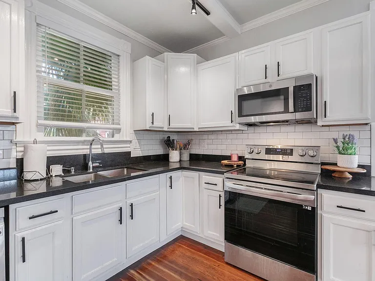 2520 Avenue P 1/2 — Photo 18