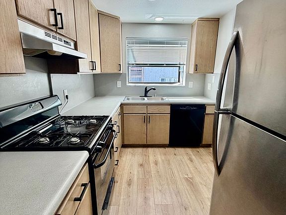 4th image of 3920-3924 E 1st St #3920