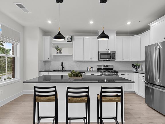 5th image of 43296 Farringdon Sq