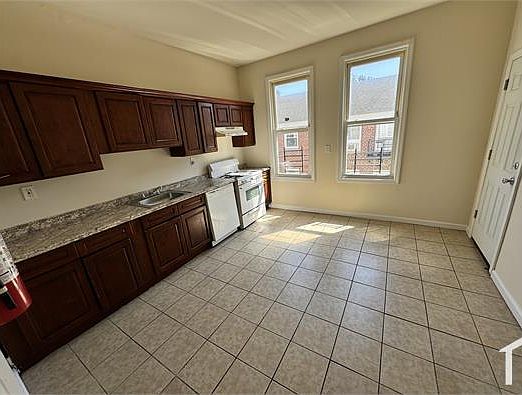 3rd image of 84 Carnegie Ave APT 3R