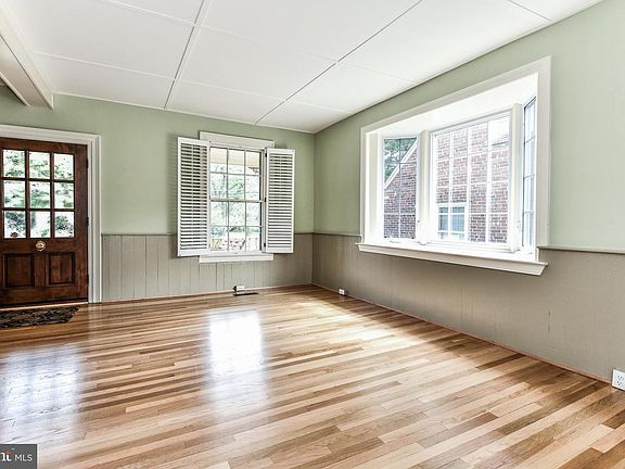 5th image of 1554 Great Falls St