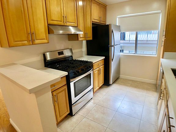 5th image of 811 N Alfred St APT 5