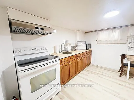 299 Robina Ave E — Photo 11