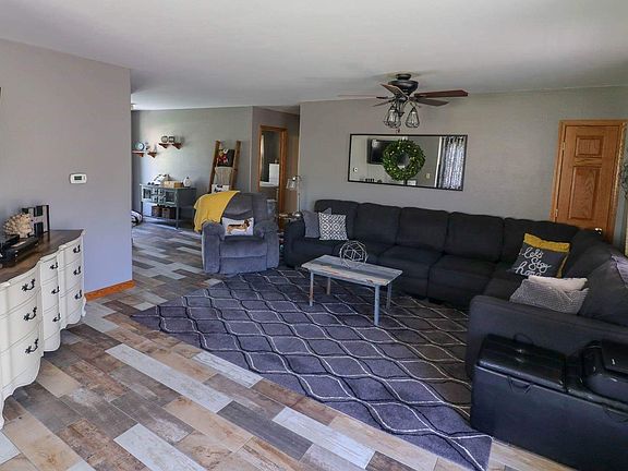 5th image of 1307 N Dempster Ln