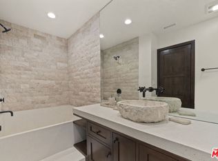 4755 White Oak Pl, Encino, CA 91316