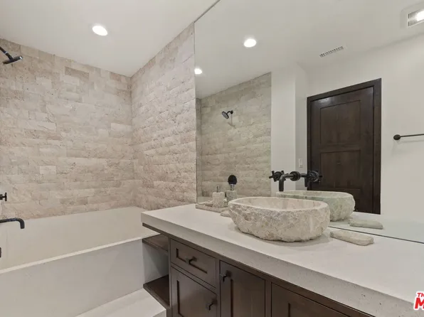 4755 White Oak Pl, Encino, CA 91316