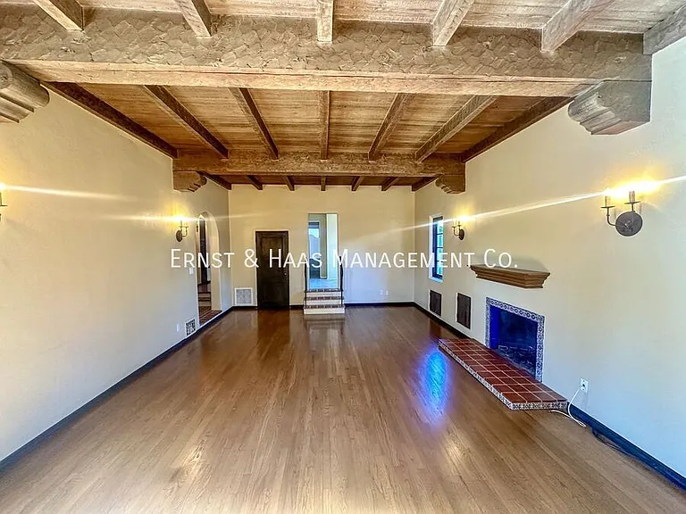 601 Termino Ave — Photo 4