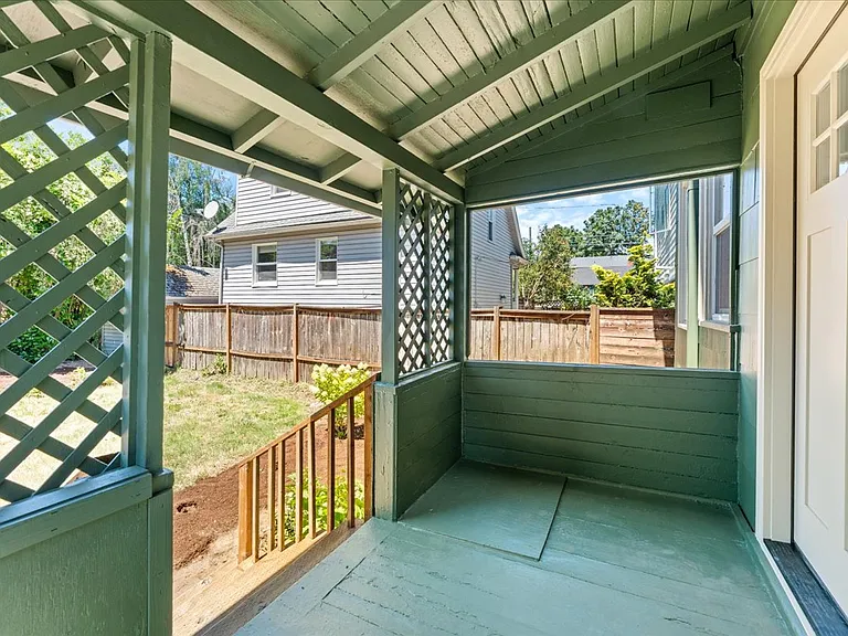 4535 NE Cleveland Ave — Photo 44