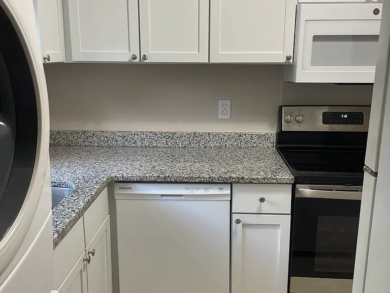 202 Saint Charles Ct — Photo 4