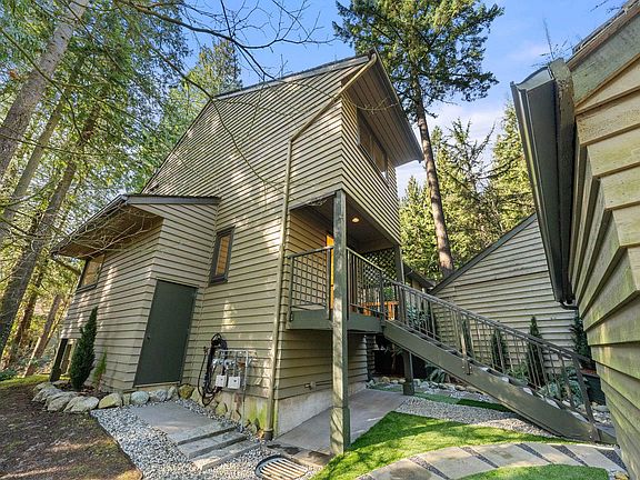 2nd image of 867 Frederick Rd