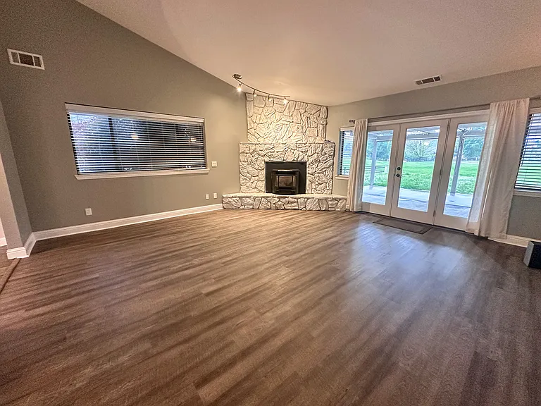 23891 Shoreline Ct — Photo 20