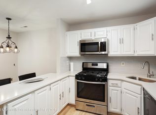 77 Boxwood Ter, Red Bank, NJ 07701