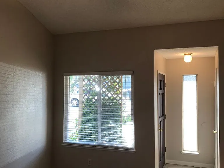 5532 E Knoll Dr — Photo 3