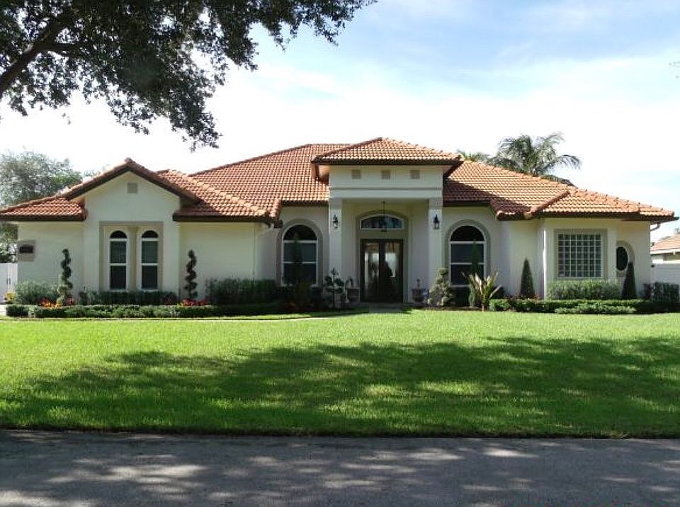 2nd image of 6160 SW 21st St