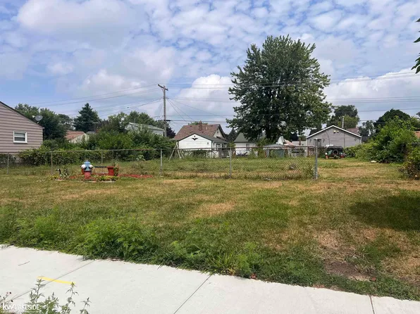 1447 E Meyers Ave, Hazel Park, MI 48030