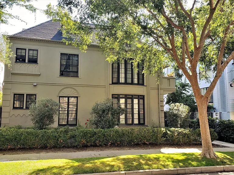 142 S Crescent Dr #A — Photo 2
