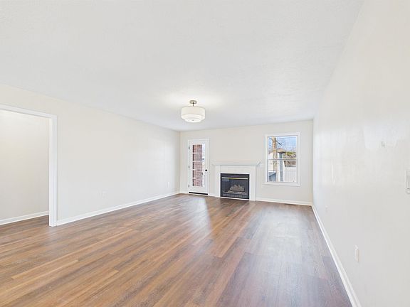 4th image of 326 Louann Dr
