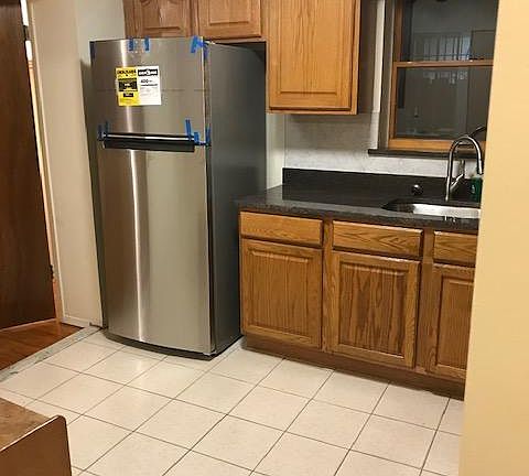 5th image of 137 Bay 17th St #1