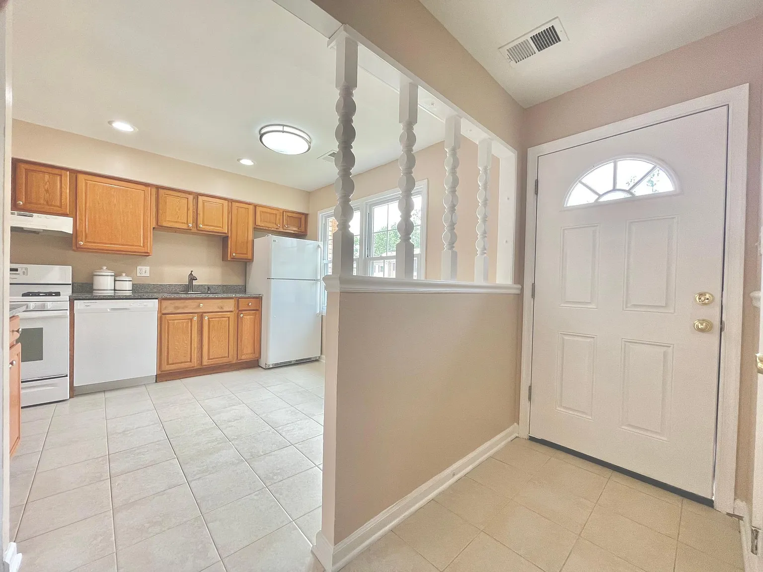 2090 Pilgrim Dr — Photo 4