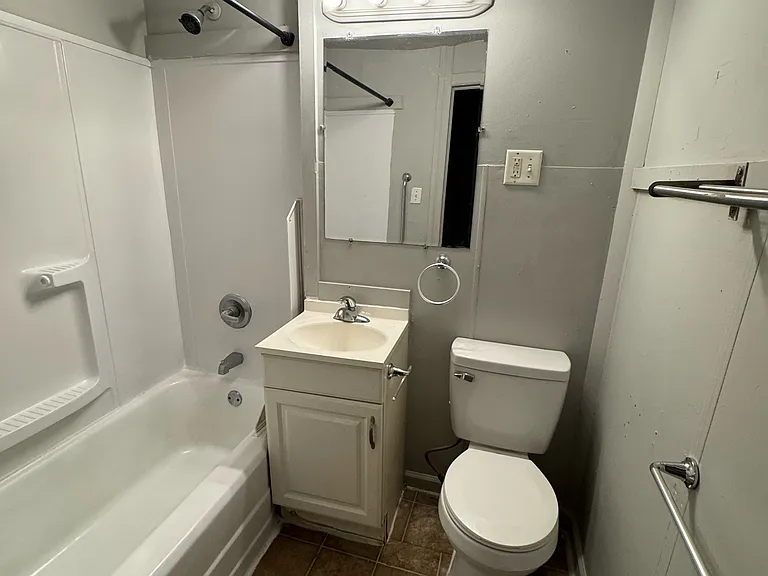 51 S Queen St #1 — Photo 30