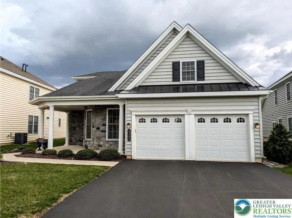 4362 Founders Dr, Center Valley, PA 18034