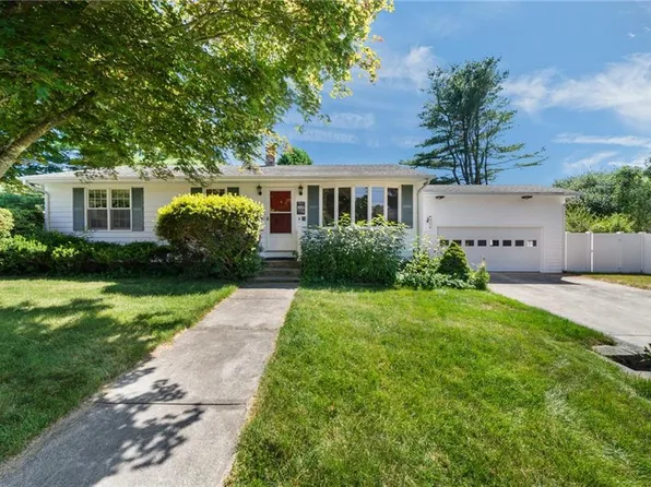 74 Daytona Ave, Narragansett, RI 02882