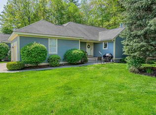 11 Spyglass Point Cir, Bedford, NH 03110