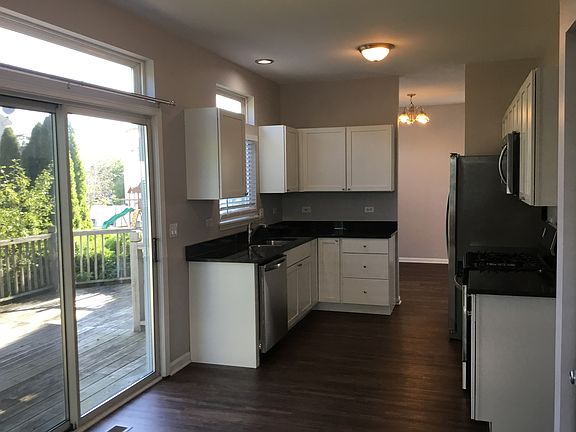3rd image of 211 S Tanglewood Ct