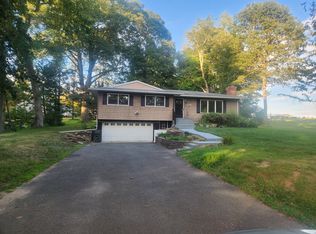 15 Juniper Rd, Newtown, CT 06470