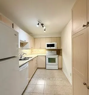 500 Mapleview Dr E — Photo 2
