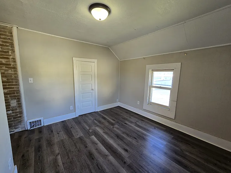 437 1/2 Riehl St — Photo 6
