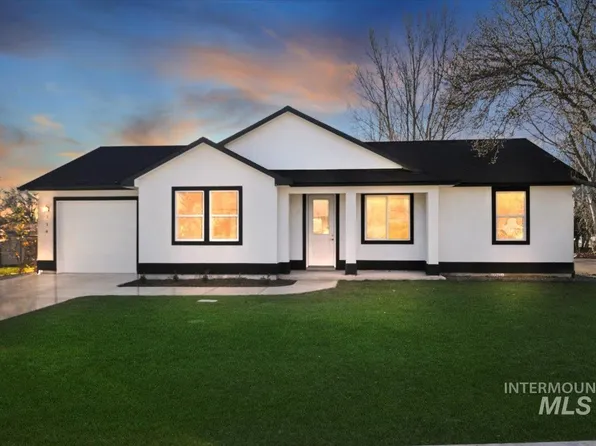 114 3rd St, Middleton, ID 83644