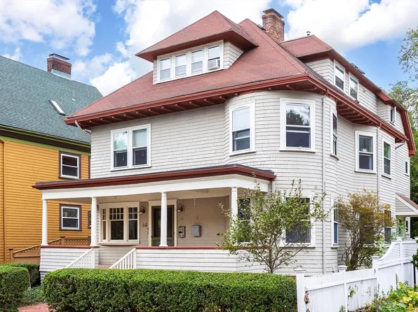 14 Dana St, Brookline, MA 02445