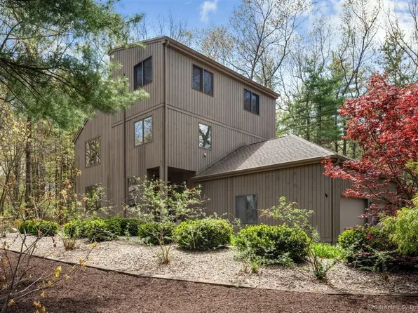 (undisclosed Address), Simsbury, CT 06070