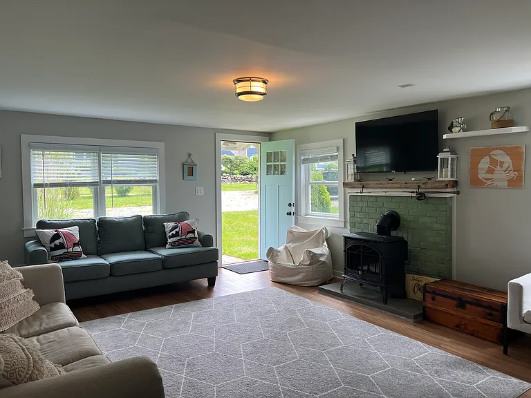 61 Old Black Point Rd — Photo 4