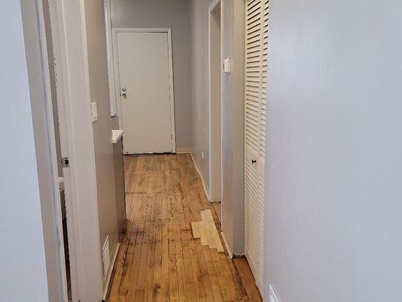 4th image of 2954 W Belmont Ave #1R